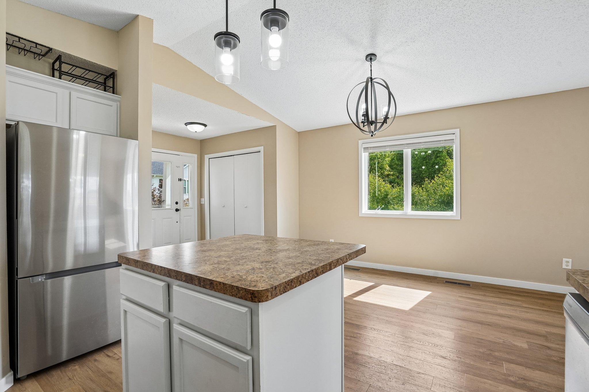 14-web-or-mls-Prairie Ln-S2206-014.jpg