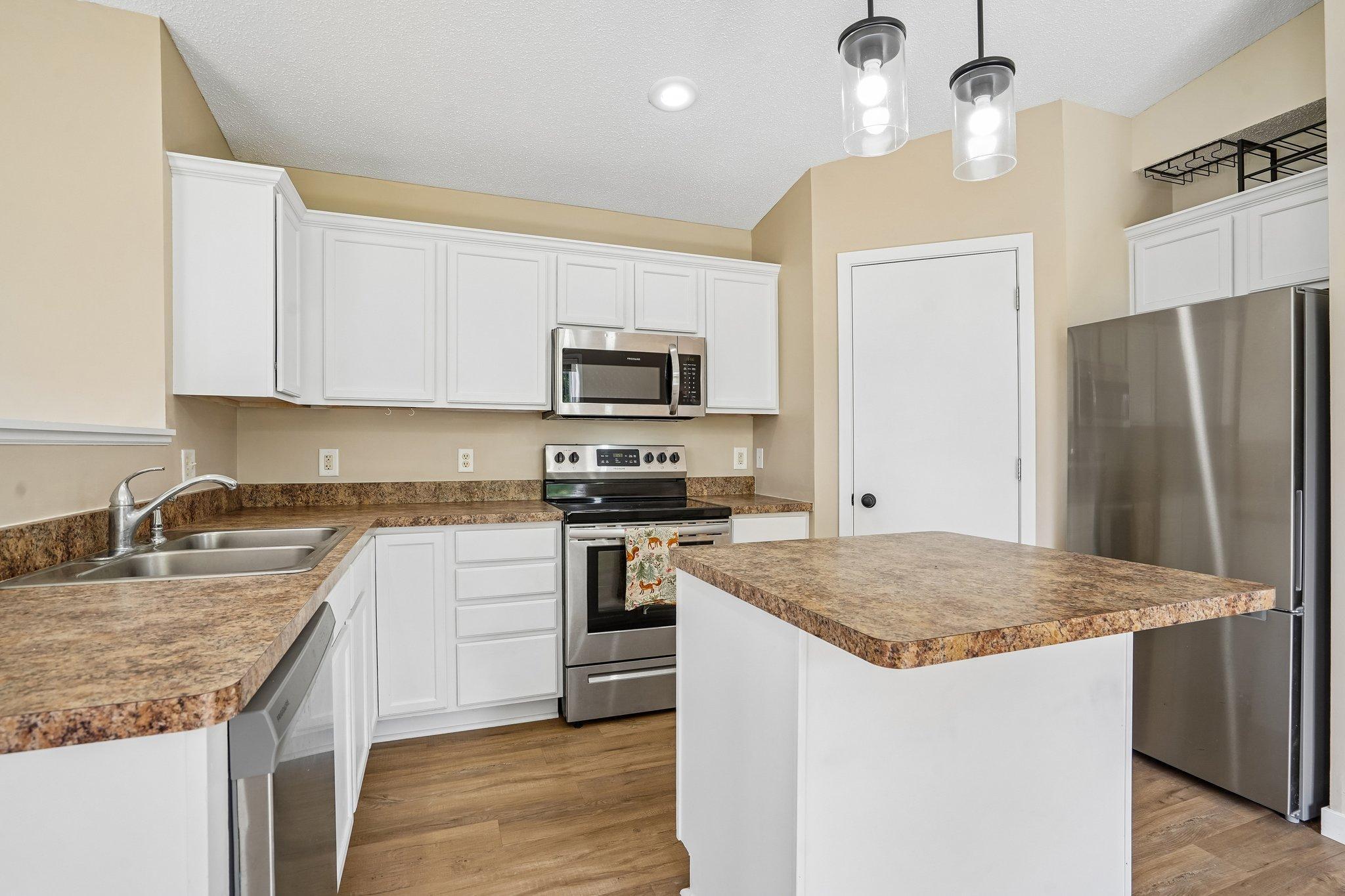 13-web-or-mls-Prairie Ln-S2206-013.jpg