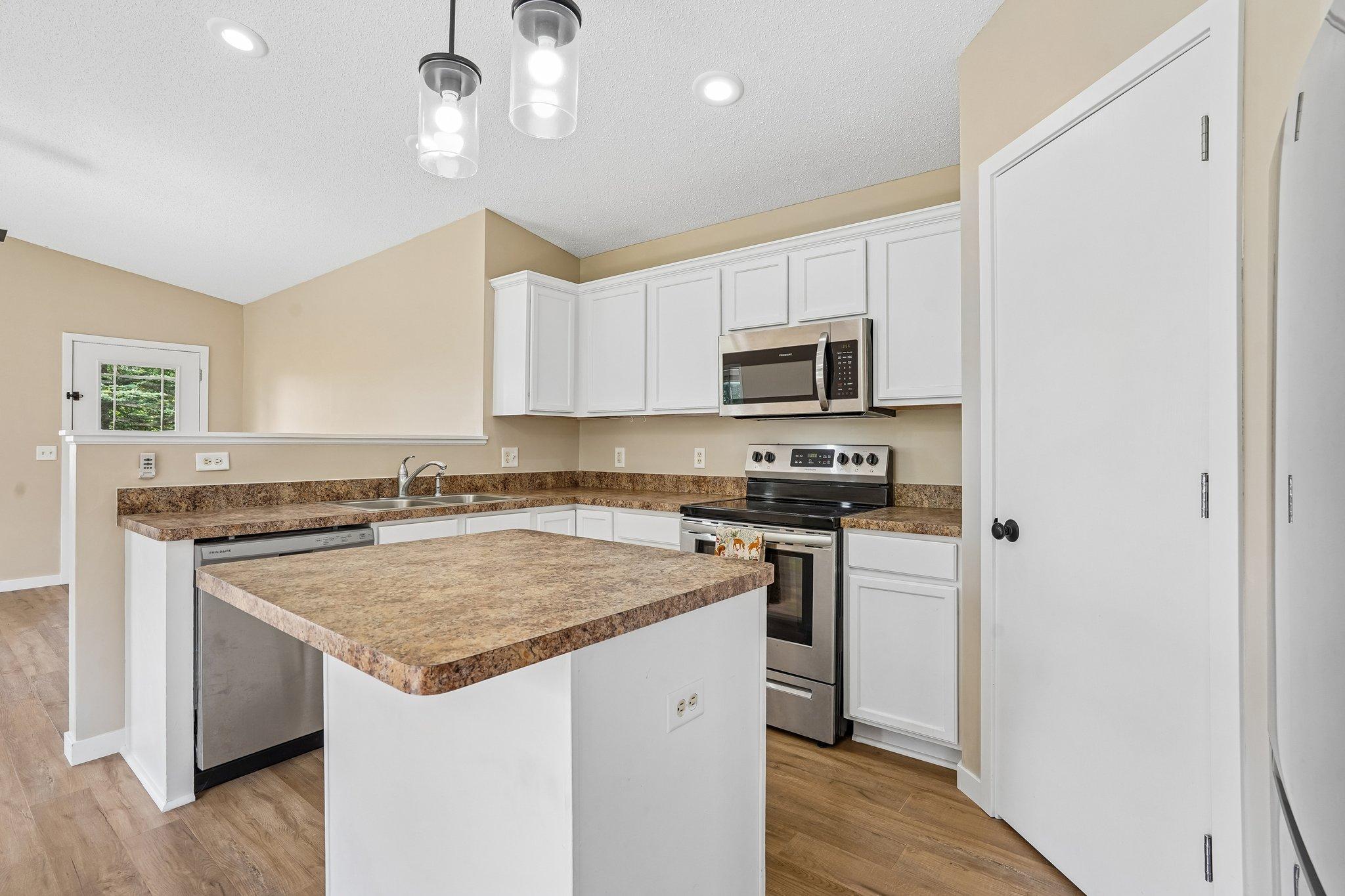 12-web-or-mls-Prairie Ln-S2206-012.jpg