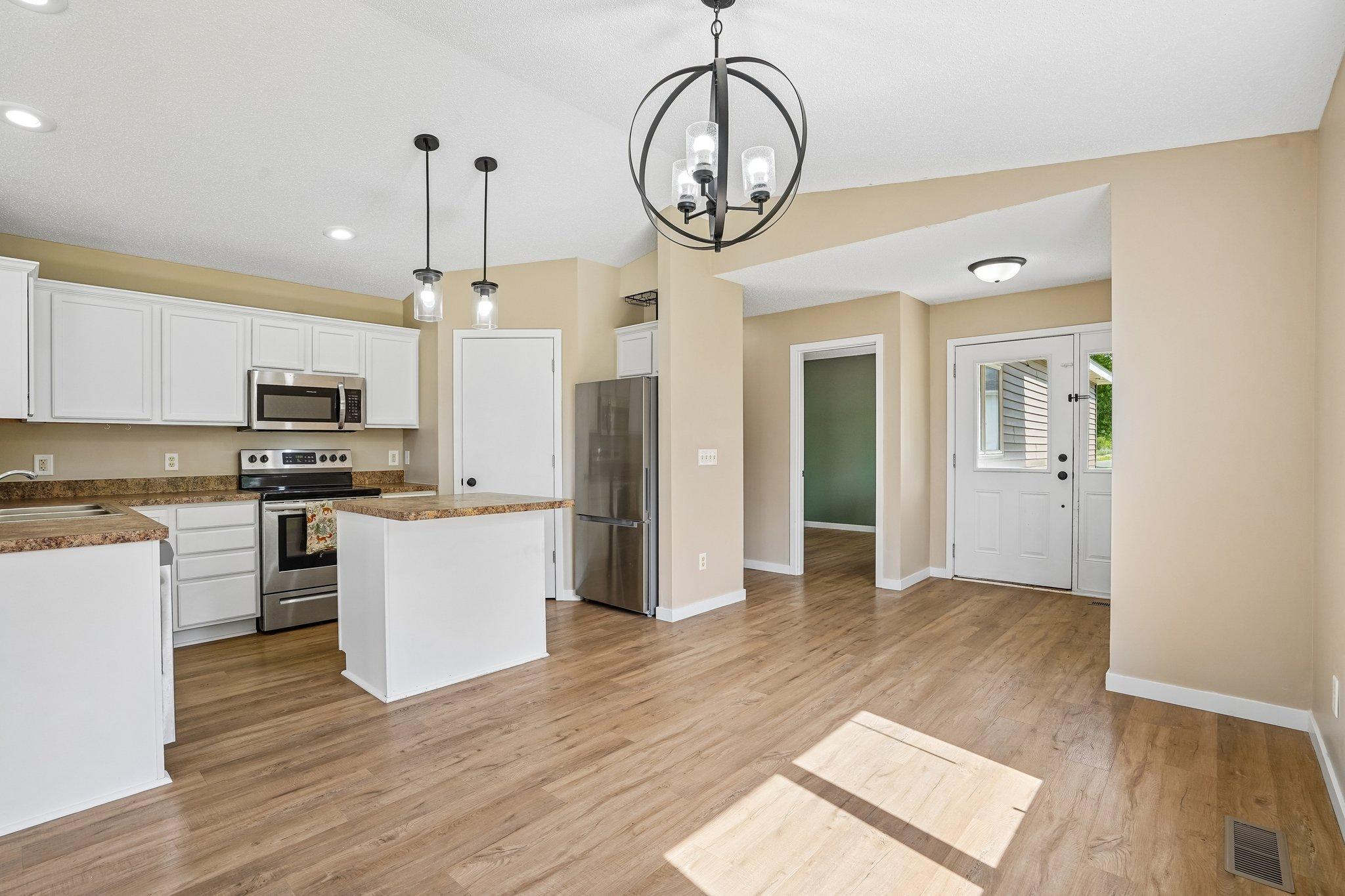 11-web-or-mls-Prairie Ln-S2206-011.jpg