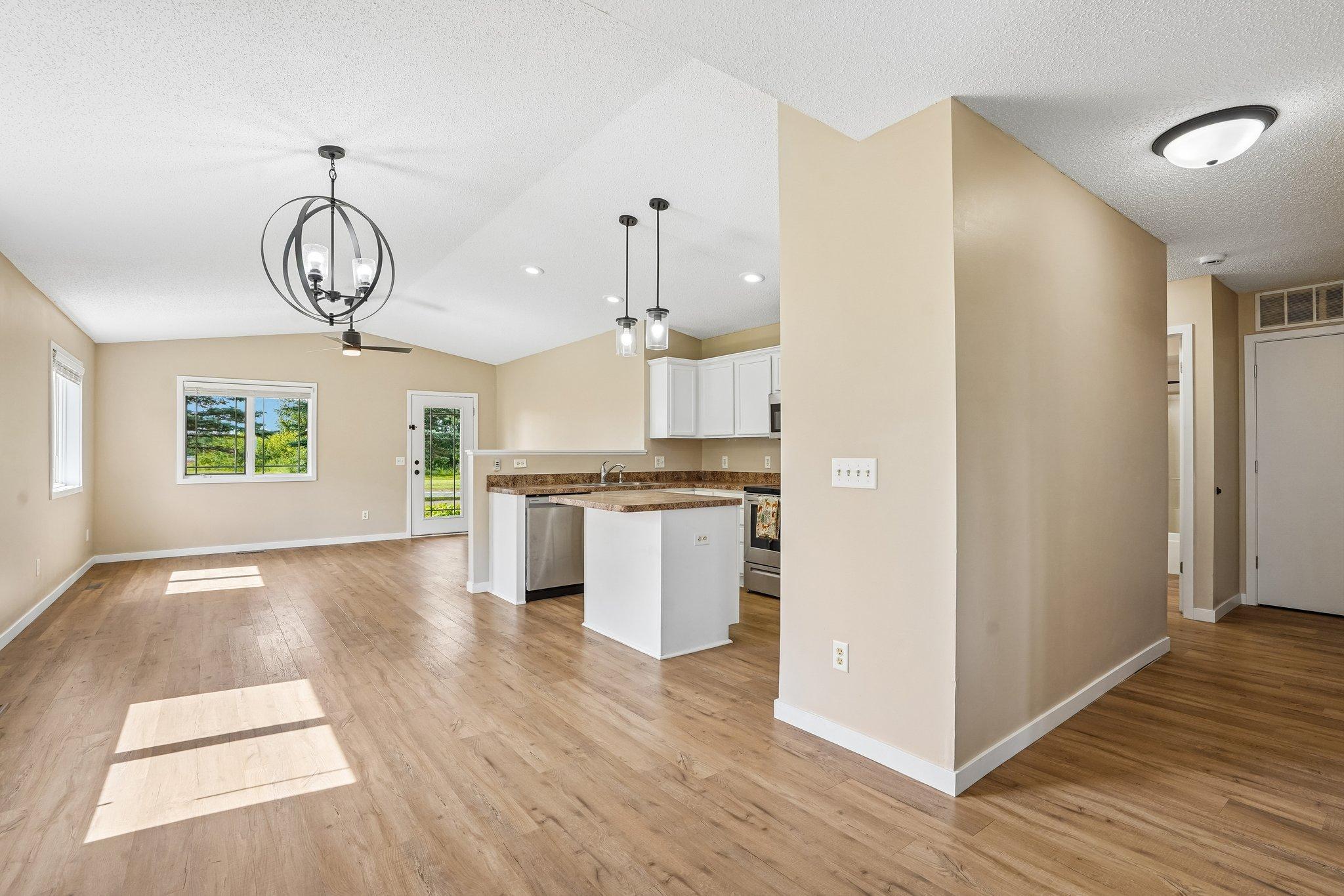 10-web-or-mls-Prairie Ln-S2206-010.jpg