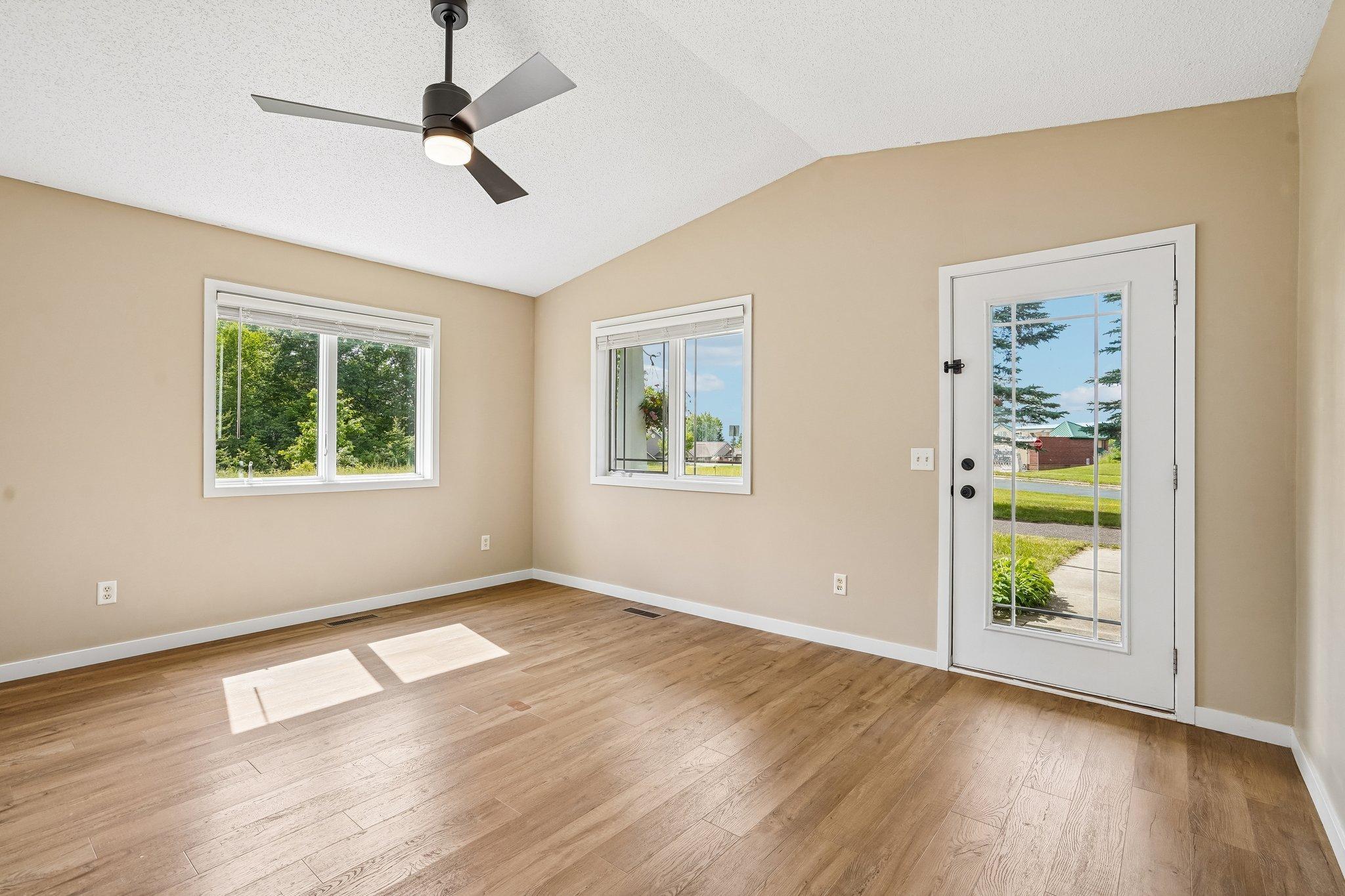 9-web-or-mls-Prairie Ln-S2206-009.jpg