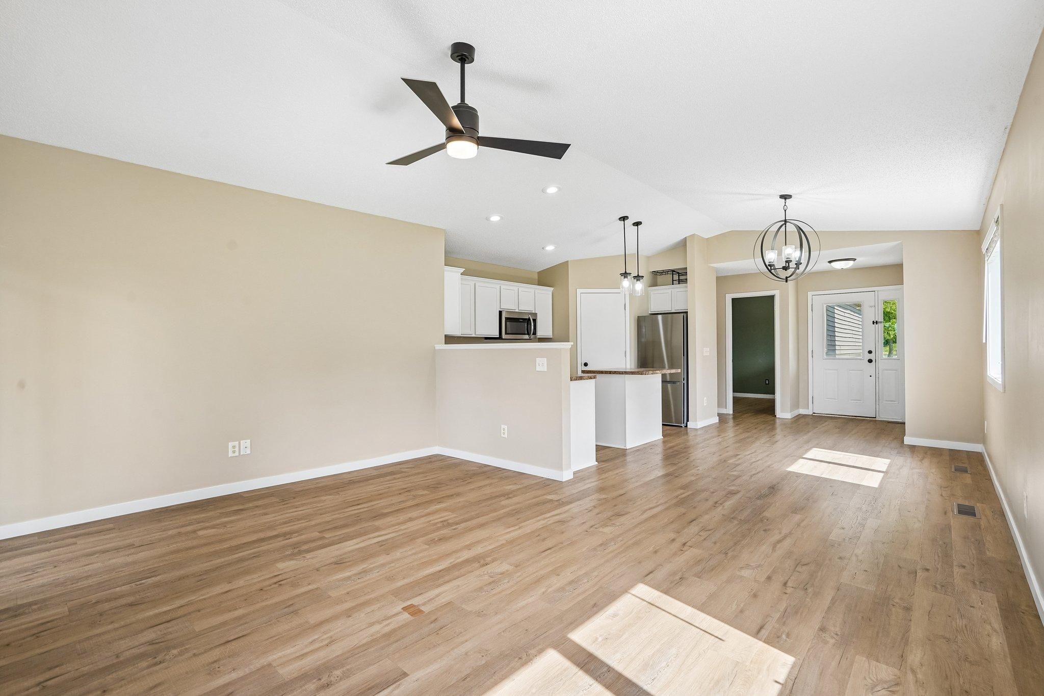 7-web-or-mls-Prairie Ln-S2206-007.jpg