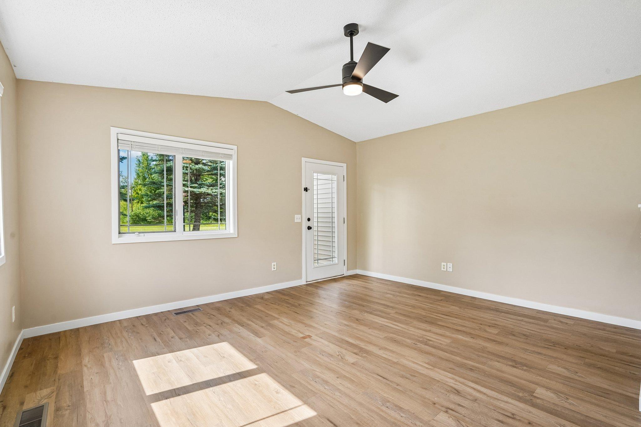 6-web-or-mls-Prairie Ln-S2206-006.jpg
