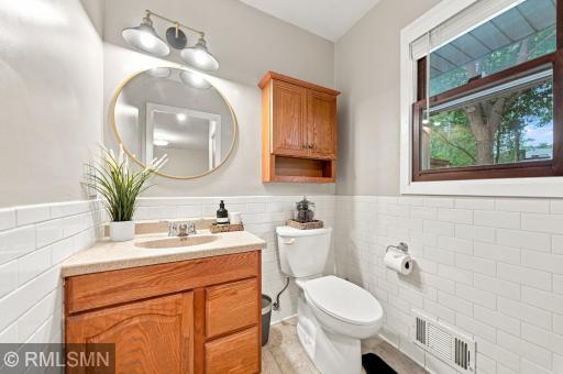 13240 Dahlgren Road, Minnetonka, MN 55305