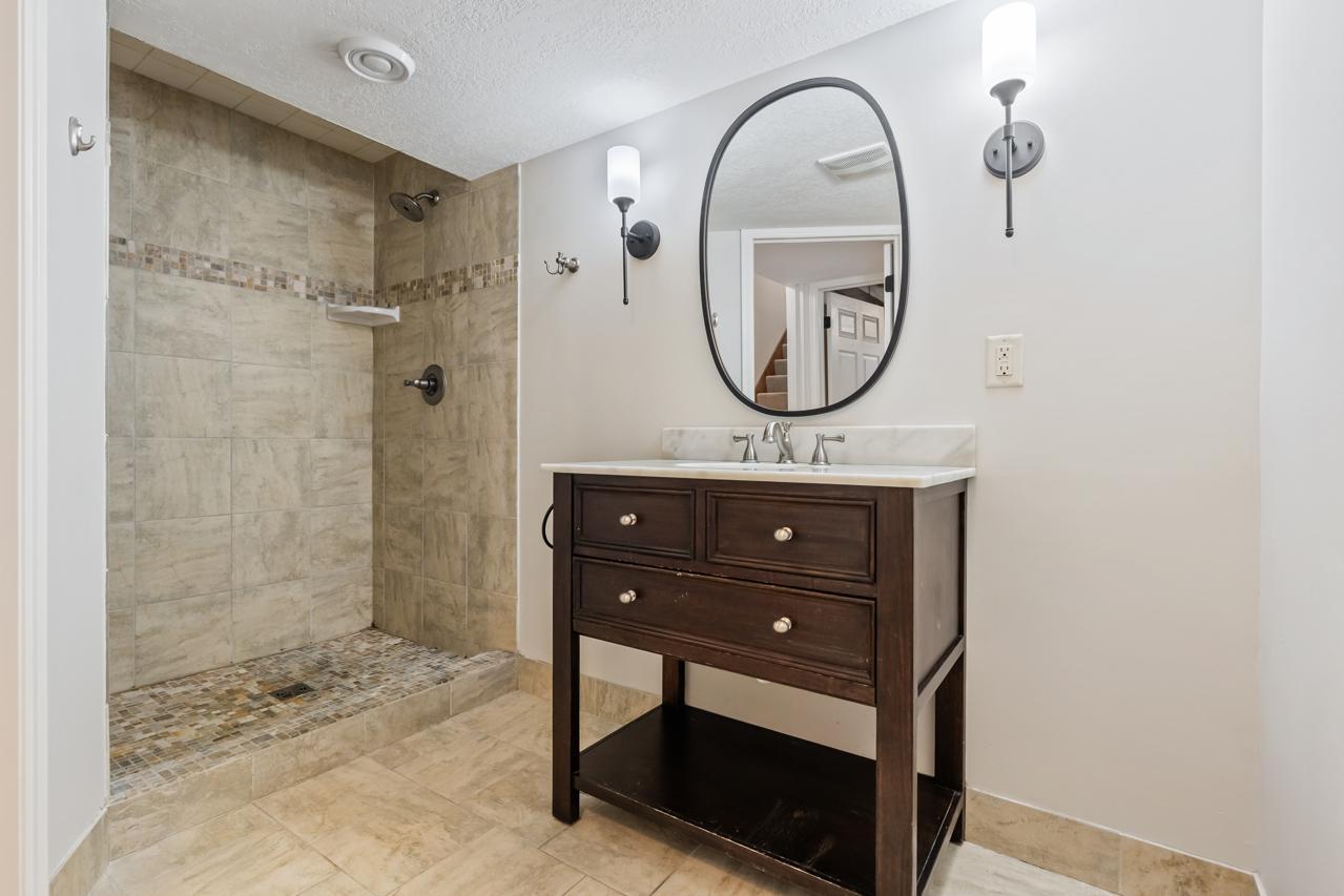 Lower level 3/4 bath