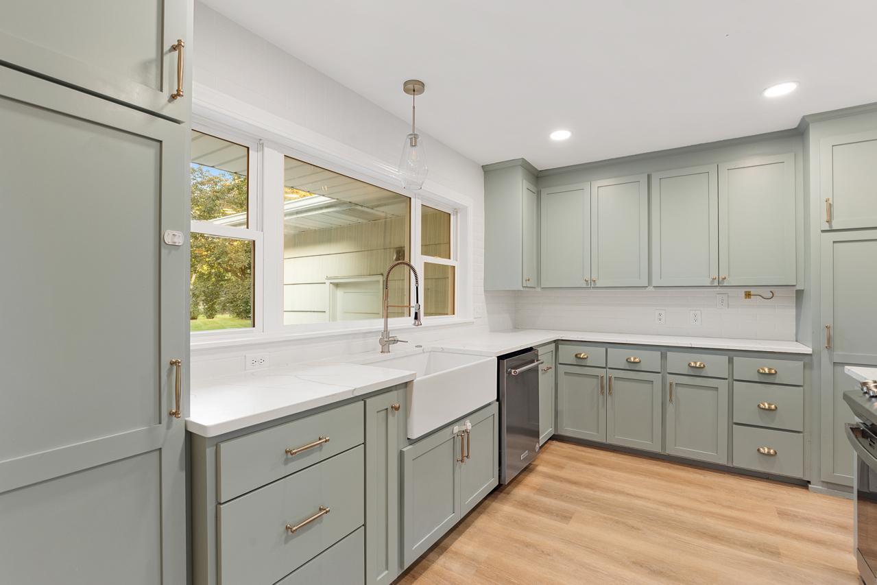 Farmhouse sink