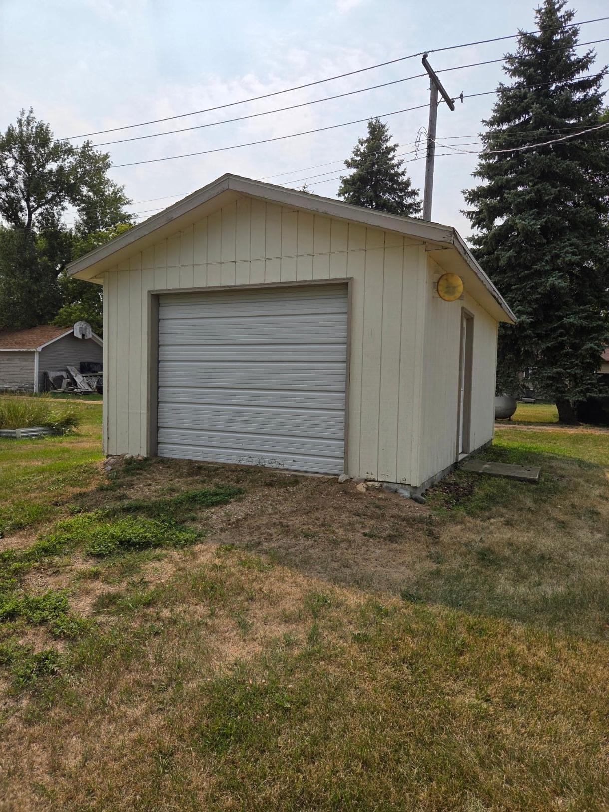 Detached garage