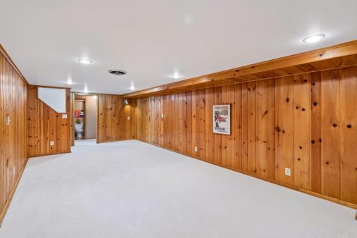 1709 Preston Lane, Hopkins, MN 55343
