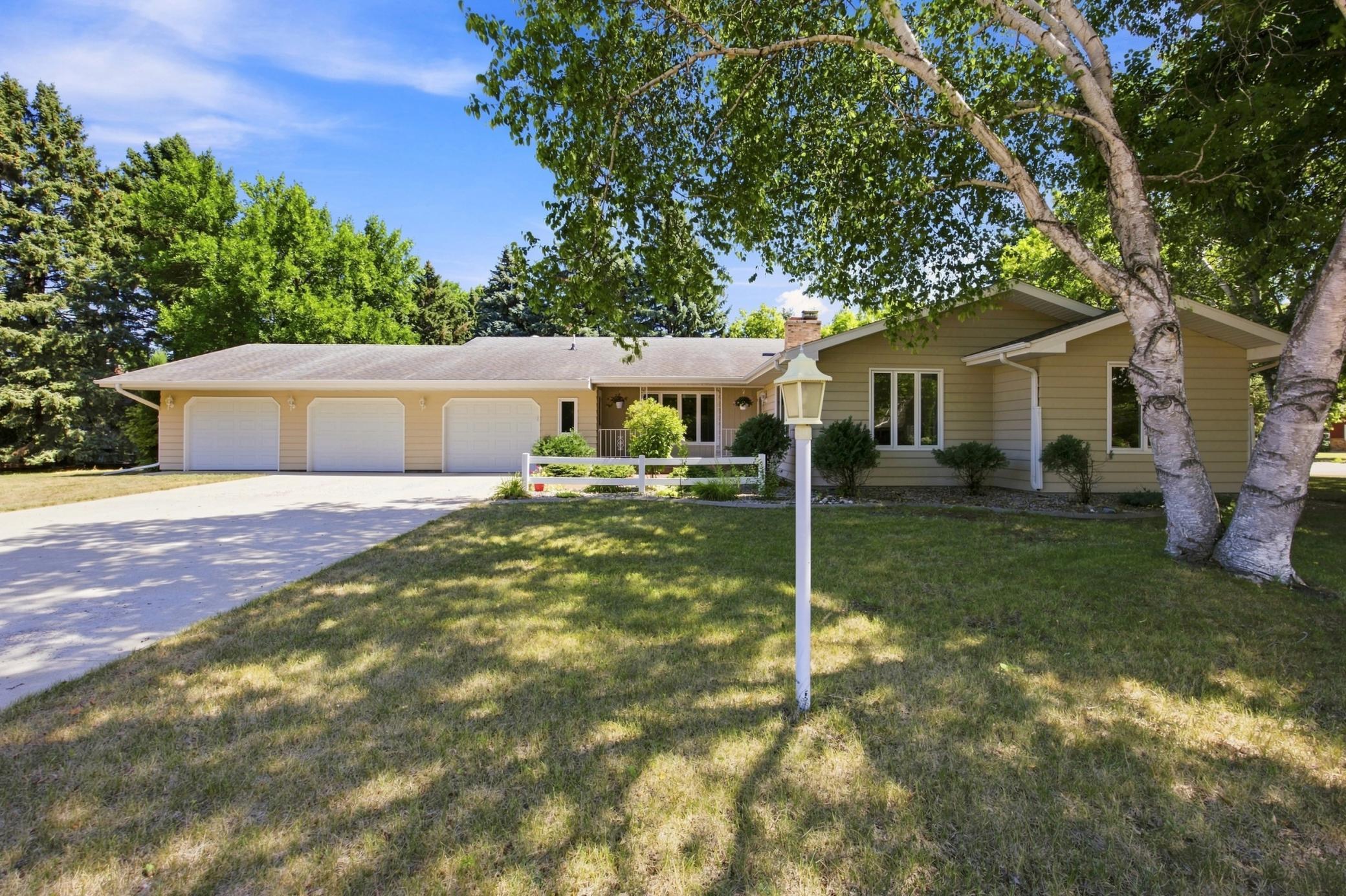 3206 Rivershore Drive S, Moorhead, MN 56560