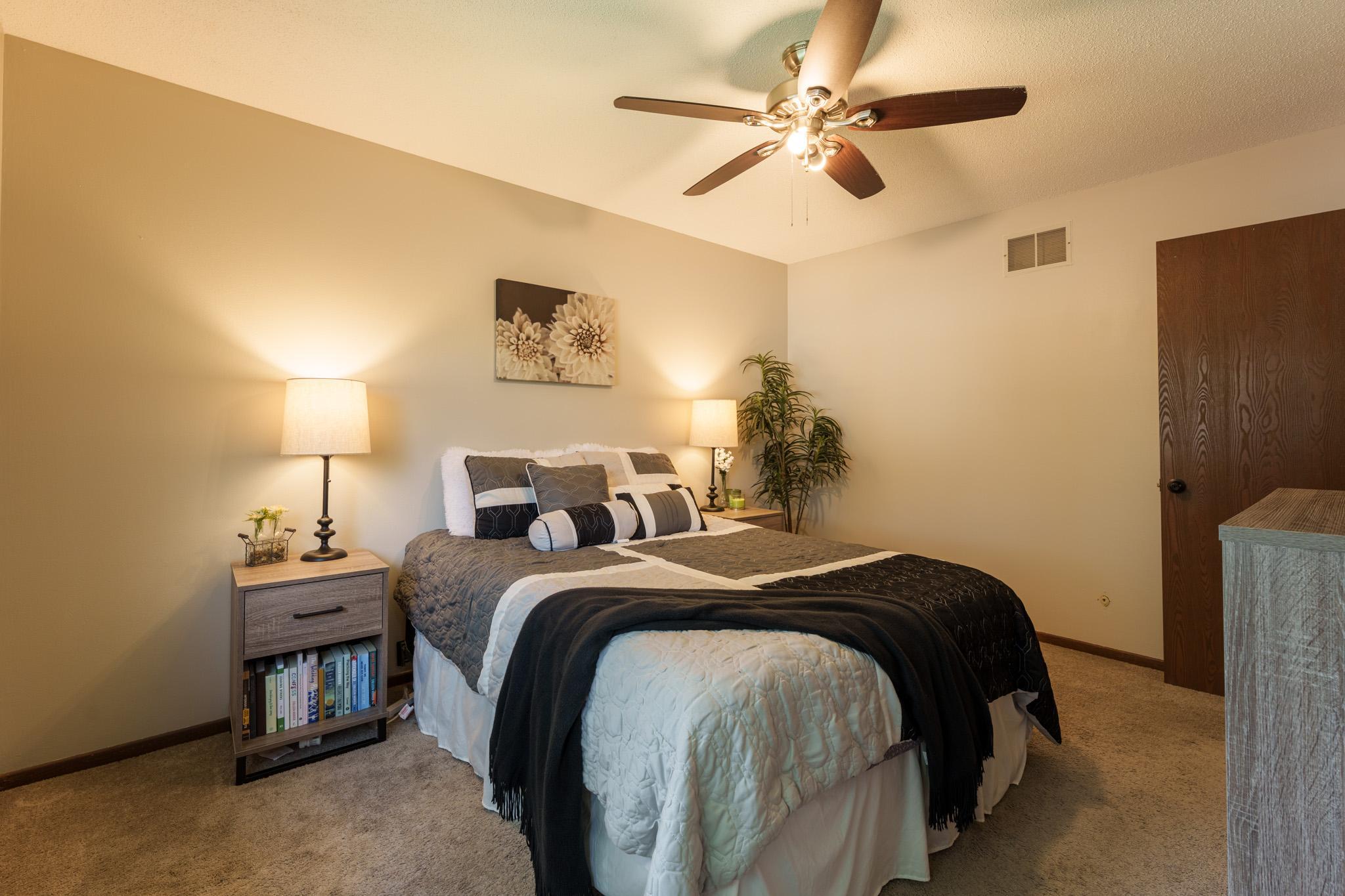 9067 75th St. S Cottage Grove-29.jpg