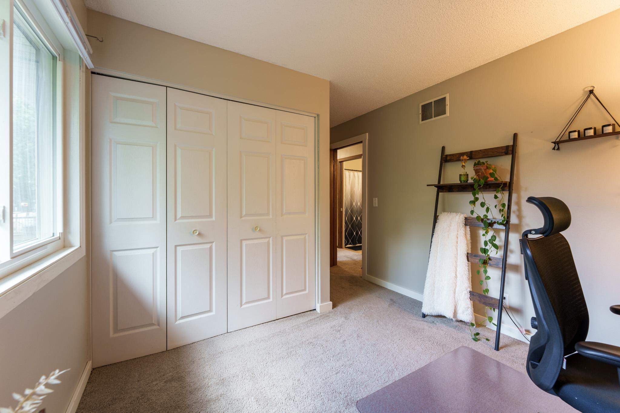 9067 75th St. S Cottage Grove-34.jpg