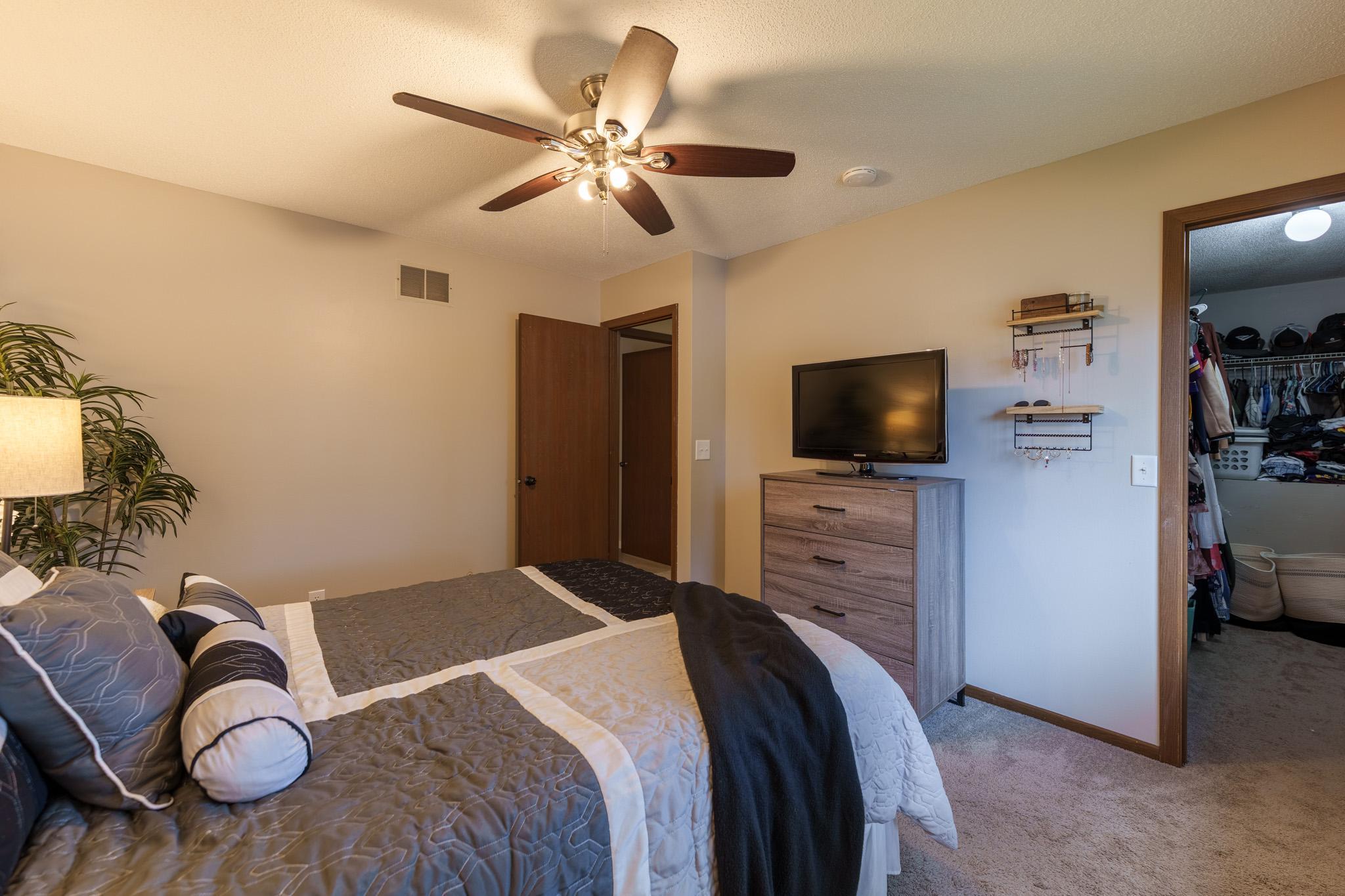 9067 75th St. S Cottage Grove-30.jpg