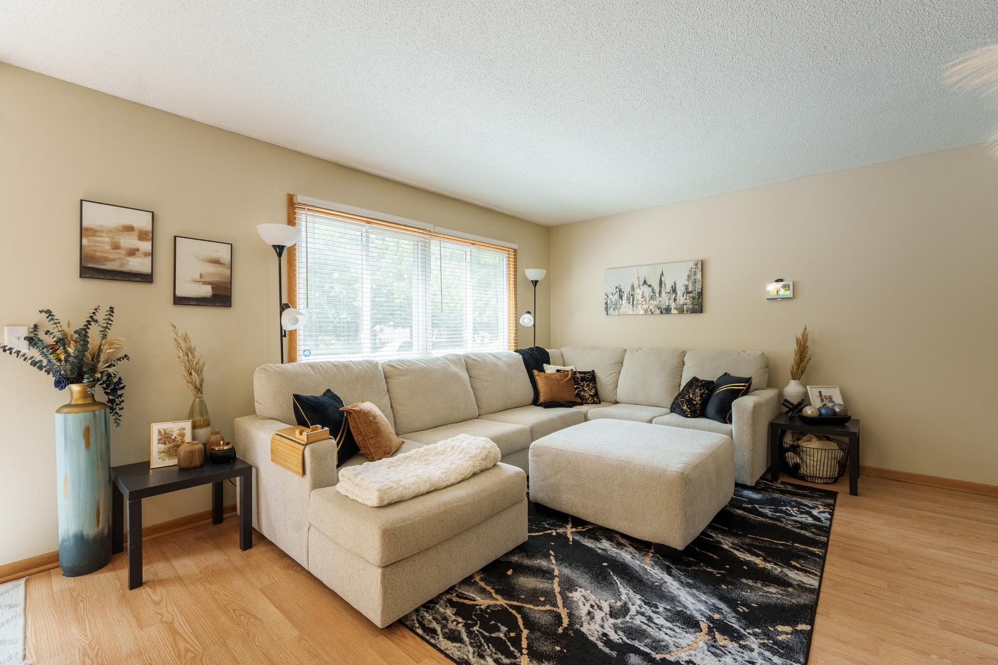 9067 75th St. S Cottage Grove-19.jpg