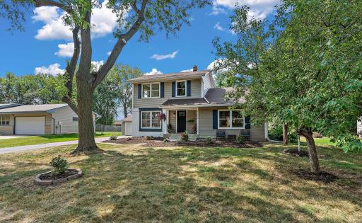 Photo for 1694 Hinton Trail N, Oakdale, MN 55128 - listing #7129790 1694 Hinton Trail N, Oakdale, MN 55128