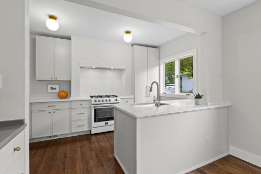 Cooking and everyday living is a breeze with this kitchen layout. Enjoy abundant storage!