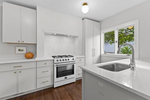 A chef's dream space to cook and entertain.