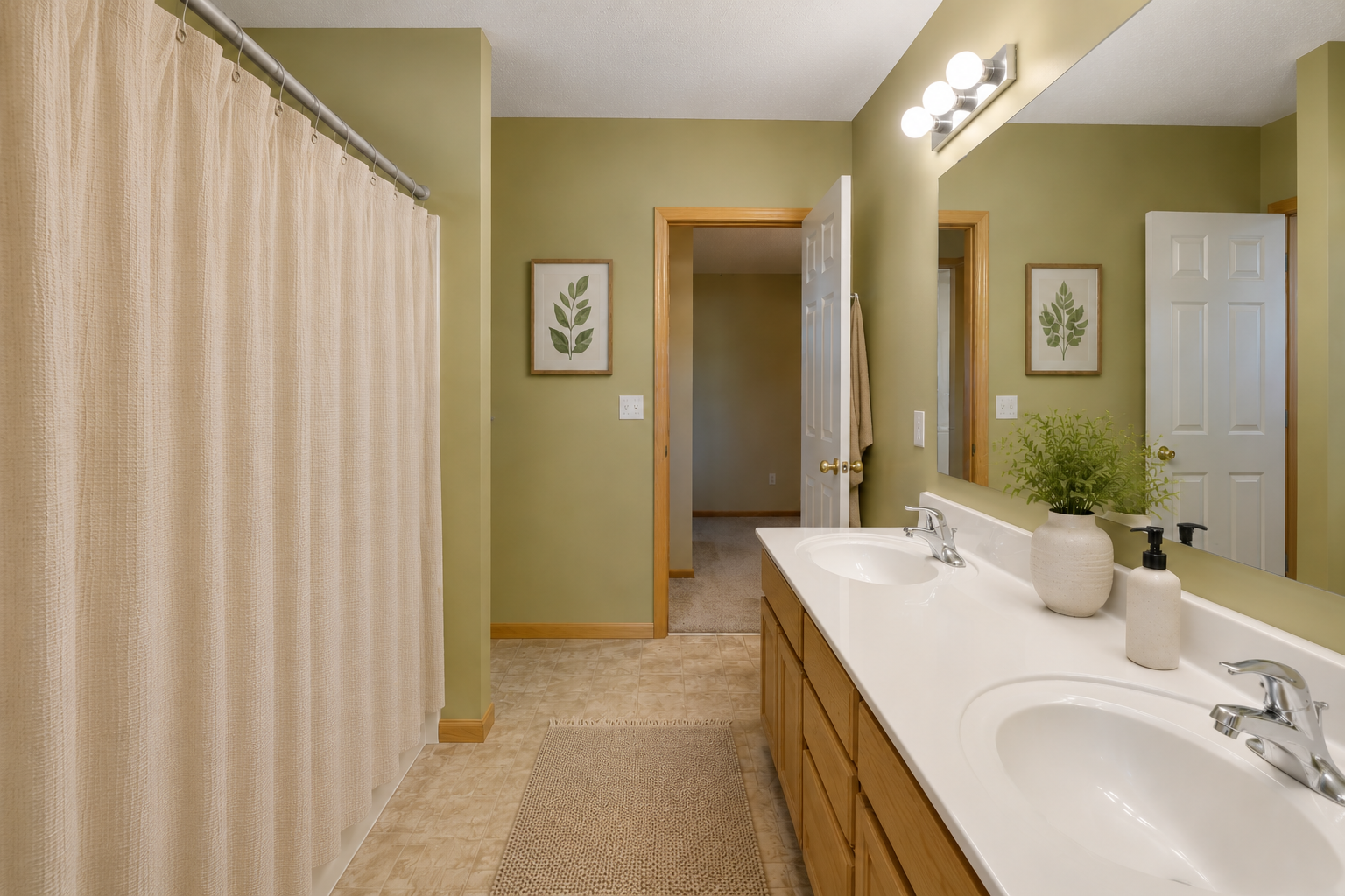 Full Bathroom Virtually Staged