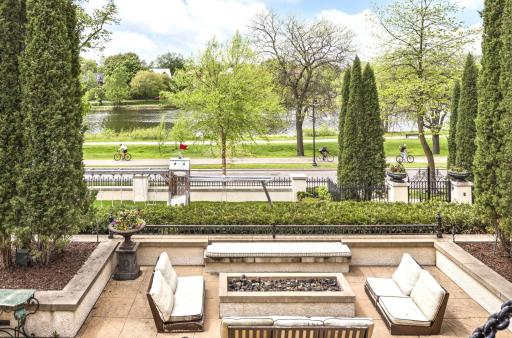 2427 E Lake Of The Isles Parkway, Minneapolis, MN 55405