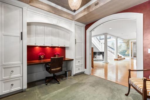 2427 E Lake Of The Isles Parkway, Minneapolis, MN 55405