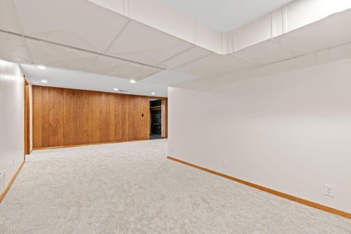 12 W Shore Road, Saint Paul, MN 55127