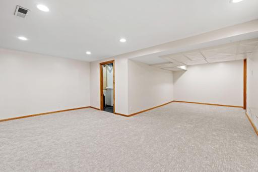 12 W Shore Road, Saint Paul, MN 55127
