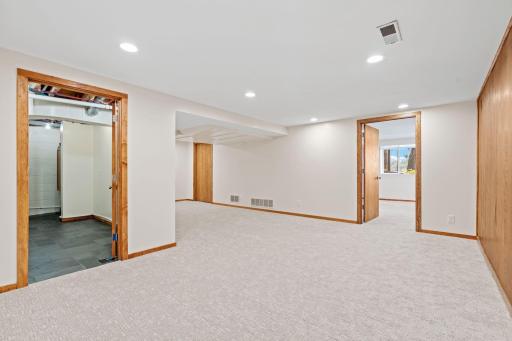 12 W Shore Road, Saint Paul, MN 55127