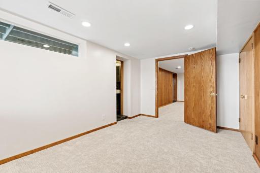 12 W Shore Road, Saint Paul, MN 55127