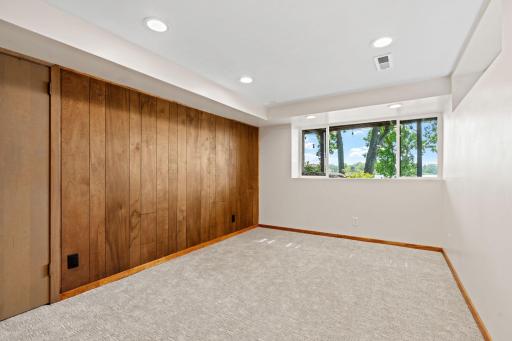 12 W Shore Road, Saint Paul, MN 55127