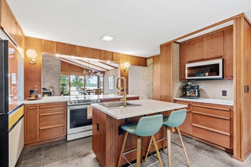 12 W Shore Road, Saint Paul, MN 55127