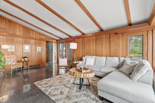 12 W Shore Road, Saint Paul, MN 55127