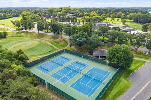 12 W Shore Road, Saint Paul, MN 55127