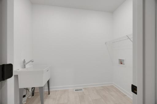 (Photo of an inventory home, actual homes finishes will vary)