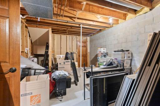 Huge storage space and workshop