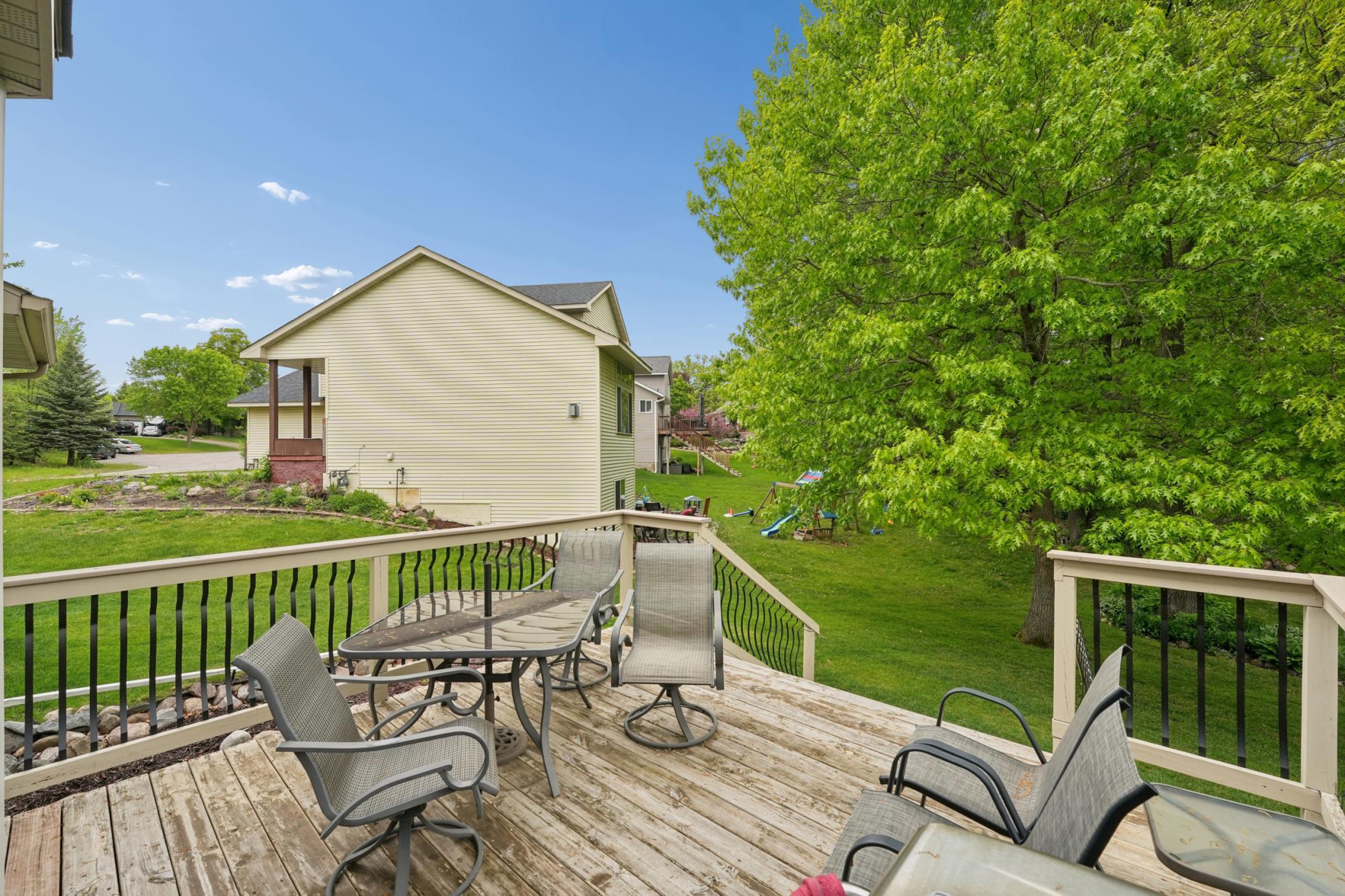 Large Deck with Maintenance Free Railings