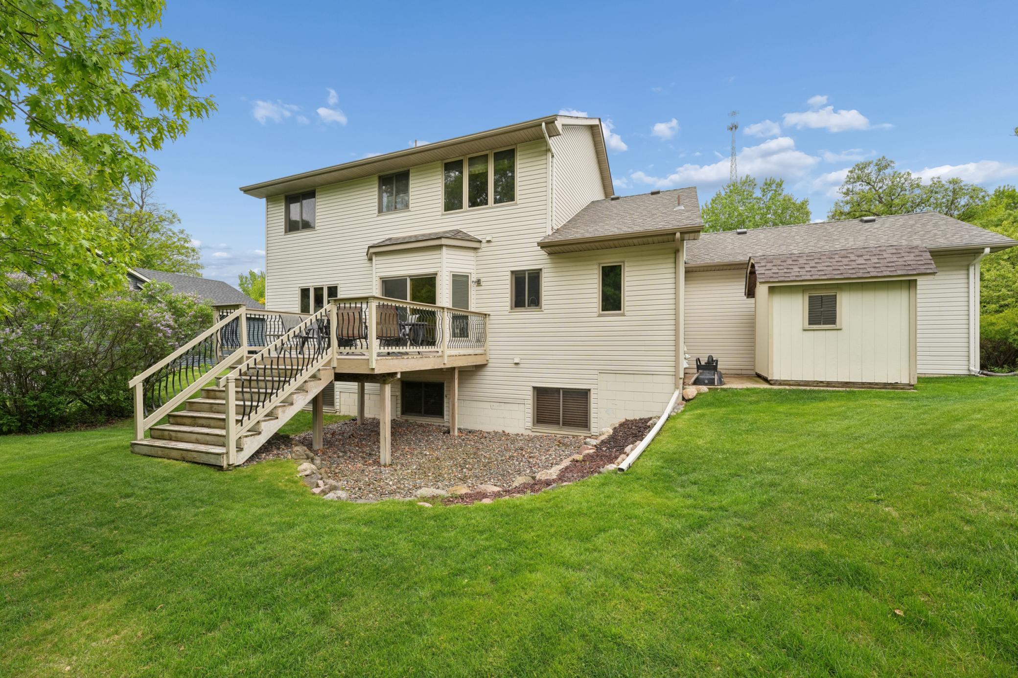 Large Deck with Maintenance Free Railings