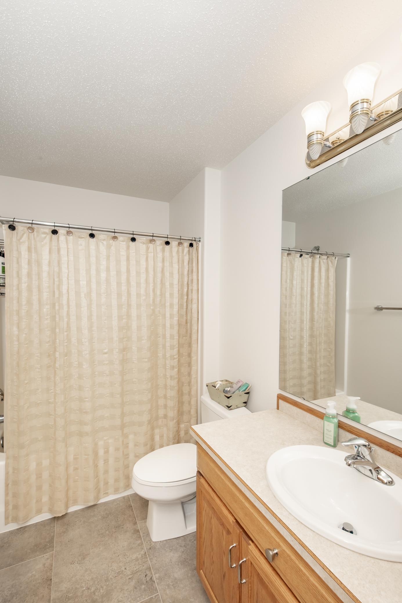 Bathroom 2 - Full
