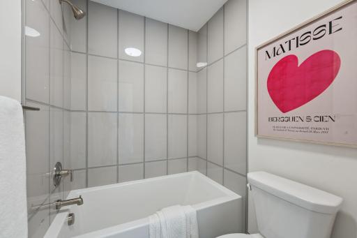 Bathroom Tub & Shower
