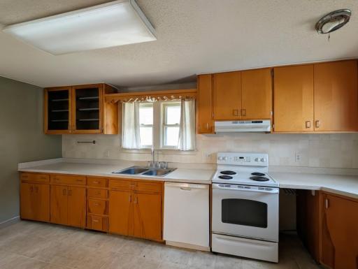 409 S 6th Street, Montevideo, MN 56265