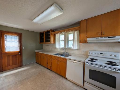 409 S 6th Street, Montevideo, MN 56265