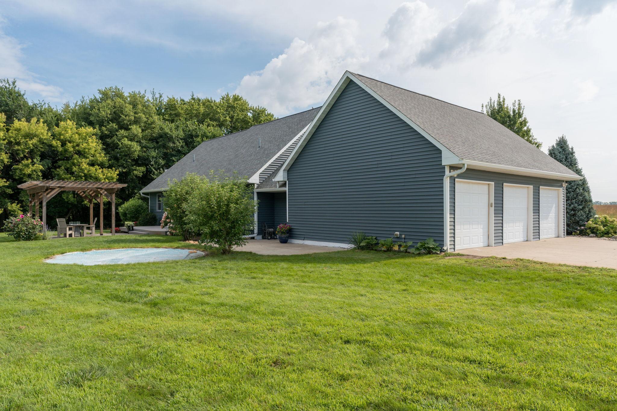 60-web-or-mls-18500-510th-ave.jpg