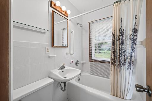 Mail Level Full Bath.jpg