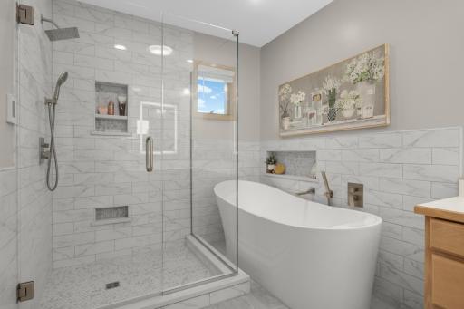 Updated Primary Suite Bath tub & Shower