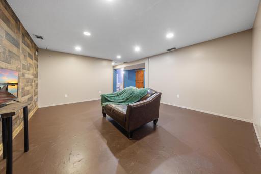 32 family room_lower.jpg