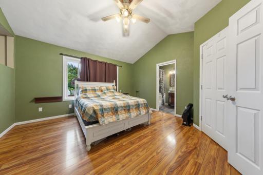 23 main bedroom.jpg