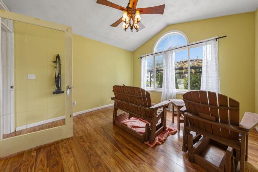 14 office_bonus room.jpg