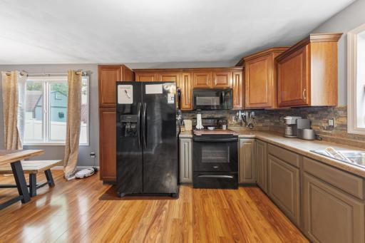 20 kitchen.jpg