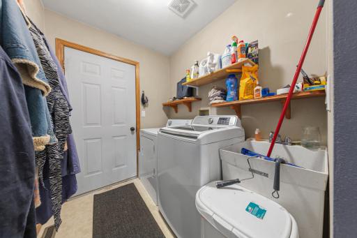 31 laundry_garage entry.jpg