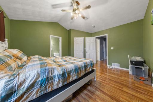 24 main bedroom.jpg