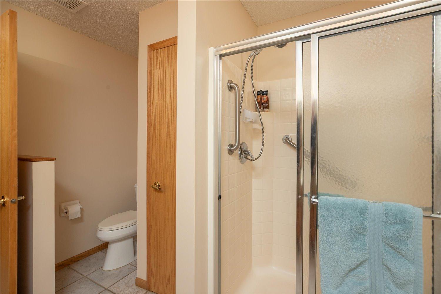 21-21-Primary Bathroom.jpg